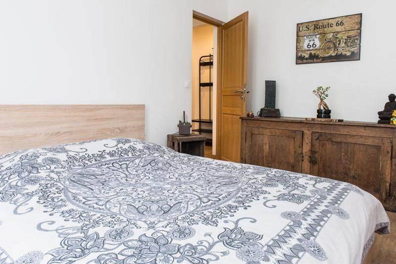 Charming One-Of-A-Kind Apartment. Сент-Уен Екстериор снимка